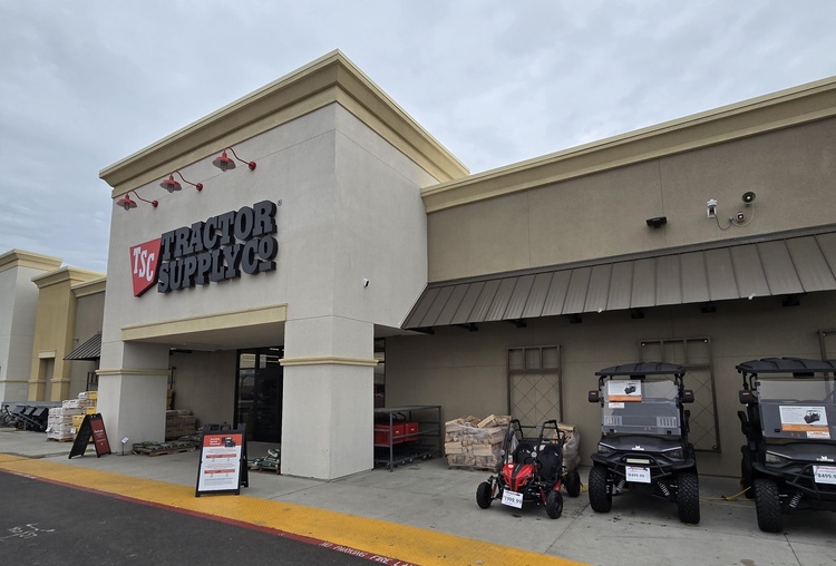 Comprehensive view of a retail center facade with uniform stucco finishes and architectural details crafted by Cal Pro Plastering.